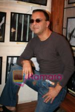 Vidhu Vinod Chopra at Hope Little Sugar photo exhibition in Out of the Blue on April 12th 2008 (3).jpg