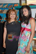 Ayesha Jhulka, Sayali Bhagat at Ayesha Jhulka_s new beauty saloon in Versova on April 13th 2008 (38).jpg