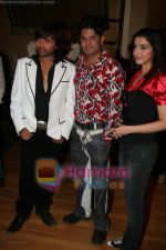 Himesh Reshammiya, Divya Khosla Kumar,Bhushan Kumar at Satish Kaushiks Bday Bash in Cinevistaas Studios, Kanjunmarg on April 13th 2008 (3).jpg