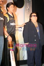 Shah Rukh Khan,Bappi Lahiri at music launch of Nokia 2 Hot 2 Cool for Kolkata Knight Riders in Taj Land;s End on April 16th 2008 (10).jpg