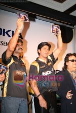 Shahrukh Khan at music launch of Nokia 2 Hot 2 Cool for Kolkata Knight Riders in Taj Land;s End on April 16th 2008 (15).jpg