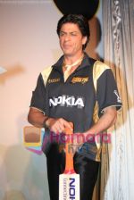 Shahrukh Khan at music launch of Nokia 2 Hot 2 Cool for Kolkata Knight Riders in Taj Land;s End on April 16th 2008 (3).jpg