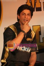 Shahrukh Khan at music launch of Nokia 2 Hot 2 Cool for Kolkata Knight Riders in Taj Land;s End on April 16th 2008 (33).jpg