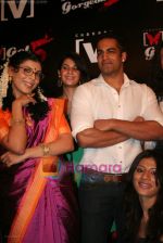 Lola Kutty, Upen Patel at Channel V_s Get Gorgeous 5 in Sports Bar, Andheri, Mumbai on  April 17th 2008 (6).jpg