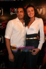 Upen Patel, Pia Trivedi at Channel V_s Get Gorgeous 5 in Sports Bar, Andheri, Mumbai on  April 17th 2008 (26).jpg