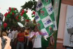 Shahrukh Khan flags off _ Kya Aap Paanchvi Paas se tez hai_ show in Band Stand on April 20th 2008 (1).JPG