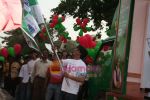 Shahrukh Khan flags off _ Kya Aap Paanchvi Paas se tez hai_ show in Band Stand on April 20th 2008 (4).JPG