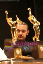 Aamir Khan honoured with a special award  in Shanmukhanand hall, Mumbai on April 24th 2008 (6).JPG