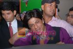 Shahrukh Khan watches Paanchvi Paas in Taj Lands End, Bandra, Mumbai on April 24th 2008 (18).JPG
