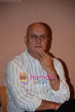 Anupam Kher at the Press Meet with the cast and crew of _Mr. Bhatti On Chutti_ in Aupam Kher_s institute, Santacruz on April 25th 2008 (2).JPG