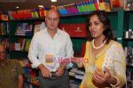 Anupam Kher at Busy Bee_s book reading by Farzana Contractor in Oxford book store on April 30th 2008(3).JPG