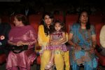 Raveena Tandon with daughter Rashi at Dadasaheb Phalke Awards in Bhaidas Hall on April 30th 2008(9).JPG
