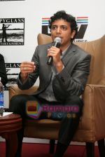 Manoj Night Shyamalan at the launch of UTV production The Happening in  Taj Hotel,Mumbai on May 5th 2008(16).JPG
