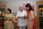 Gulzar and Nandita Das at Fragmented Frames a book by Bhavna Somaaya in IMC on May 9th 2008(3).JPG