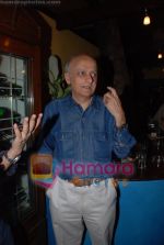 Mukesh Bhatt at Jannat_s pre-release party in Tafalgar Chowk, Bandra on May 15th 2008(2).JPG