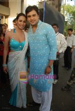 Kashmira Shah with Krishna at Star Pariwar Awards on May 17th 2008(3).jpg