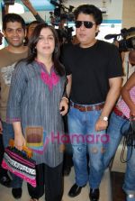 Farah Khan and Sajid Khan at Hokey Pokey ice cream parlour launch in Bandra on May 20th 2008(6).JPG