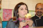 Farah Khan at Hokey Pokey ice cream parlour launch in Bandra on May 20th 2008(23).JPG