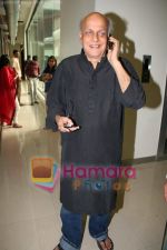 Mahesh Bhatt at The Big 92.7FM Studio in Andheri on May 20th 2008(3).JPG