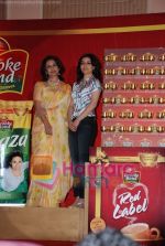 Soha Ali Khan and Sharmila Tagore at Brooke Bond celebration for 100 crore consumers in Trident on May 21st 2008(18).JPG