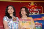 Soha Ali Khan and Sharmila Tagore at Brooke Bond celebration for 100 crore consumers in Trident on May 21st 2008(37).JPG