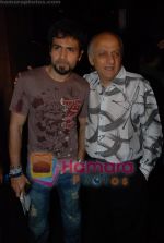 Emraan Hashmi, Mukesh Bhatt at Jannat success bash in Magic on May 21st 2008(6).JPG