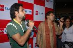 Emran Hashmi with RJ Anirudh at Big FM studios on 23rd May 2008 (3).JPG