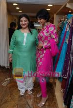 Mandira Bedi with Nisha Merchant at Nisha Merchant_s store in Bandra on May 24th 2008 (13).JPG