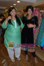 Mandira Bedi with Nisha Merchant at Nisha Merchant_s store in Bandra on May 24th 2008 (5).JPG