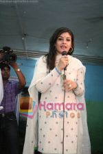 Raveena Tandon at Sunil Dutts event on May 25th 2008(12).JPG
