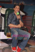 Shahrukh Khan at the grand Finale of Shahrukh Khans Kya Aap Paanchvi Pass Se Tez Hai in  Fame on May 29th 2008(5).JPG