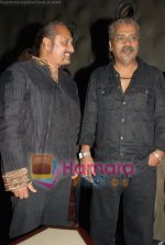 Leslie Lewis, Hariharan at Columbia Records launch in Blue Frog on June 2nd 2008(36).JPG