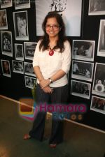 Tanuja Chandra at Raj Kapoor_s death anniversary photo exhibition in Rang Sharda on June 2nd 2008(3).JPG