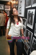 Tanuja Chandra at Raj Kapoor_s death anniversary photo exhibition in Rang Sharda on June 2nd 2008(7).JPG