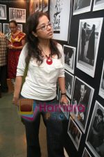 Tanuja Chandra at Raj Kapoor_s death anniversary photo exhibition in Rang Sharda on June 2nd 2008(8).JPG