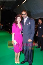 Akshay Kumar with wife Twinkle Khanna at the IIFA Awards Green Carpet on 9th June 2008(31).jpg