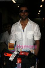 Kunal Kapoor spotted at Mumbai Airport on 9th June 2008(4).JPG