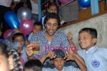 Kunal Kapoor in association with Art of Living Foundation presented gifts to kids at Hard Rock Cafe on June 14th 2008 (10).JPG