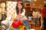 Kangana Ranaut at Levis store launch in Bandra on June 18th 2008 (20).JPG