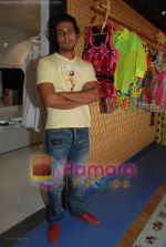 Randeep Hooda at the launch of D7 store in Mumbai on June 26th 2008(4).JPG