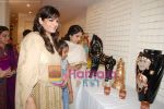 Raveena Tandon, Shaina NC at special child Zameer_s exhibition in 7 DAYS Art Gallery, Bandra on June 29th 2008(2).JPG