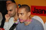 Aamir Khan at Jaane Tu Ya Jaane Na team at Inox on July 4th 2008(15).JPG