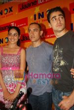 Aamir Khan,Imran Khan and Genelia D�Souza at Jaane Tu Ya Jaane Na team at Inox on July 4th 2008(43).JPG