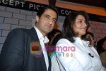 Sanjay Suri, Tisca Chopra at the press meet of an upcoming movie Firaaq in Joss, Mumbai on July 8th 2008(15).JPG