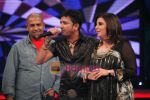 Vishal, Sukhwinder & Farah Khan at Clinic All Clear Jo Jeeta Wohi Superstar on Star Plus.JPG