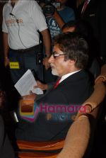 Amitabh Bachchan launches Chef Komal Taneja_s coffee table book for Dabur in Taj land_s End on July 10th 2008(1).JPG