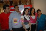 Vidya Balan Meets Winners of Big Fm 92.7 contest in Bandra on July 15th 2008 (51).JPG