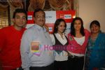 Vidya Balan Meets Winners of Big Fm 92.7 contest in Bandra on July 15th 2008 (57).JPG