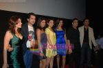 Arjan Bajwa, Priyanka Chopra, Madhur Bhandarkar, Kangna Ranaut, Mugdha Godse, Ronnie Screwvala at Madhur Bhandarkar_s unveils the look of Fashion at Cinemax on 16th July 2008(5).JPG