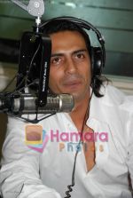 Arjun Rampal at BIG 92.7 FM Studio at Andheri on July 19, 2008 (5).jpg